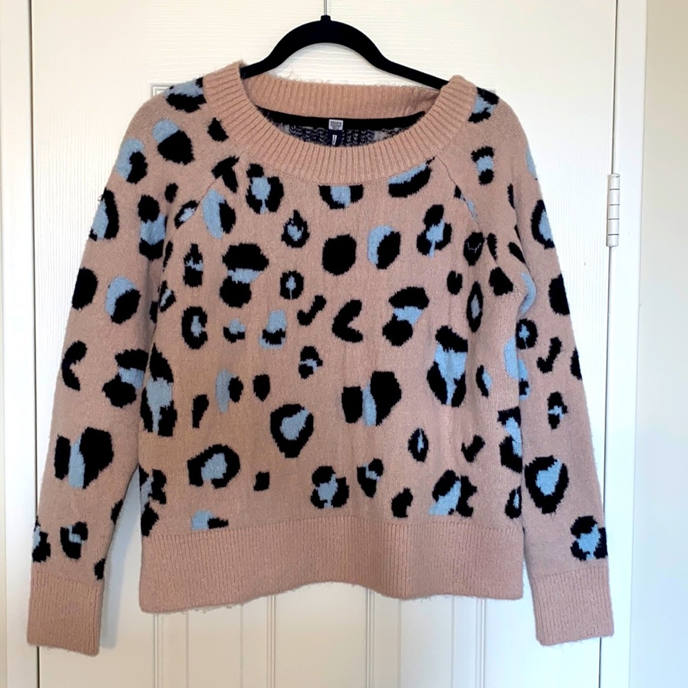 Design Lab Leopard Crop Sweater - Picture 2 of 6